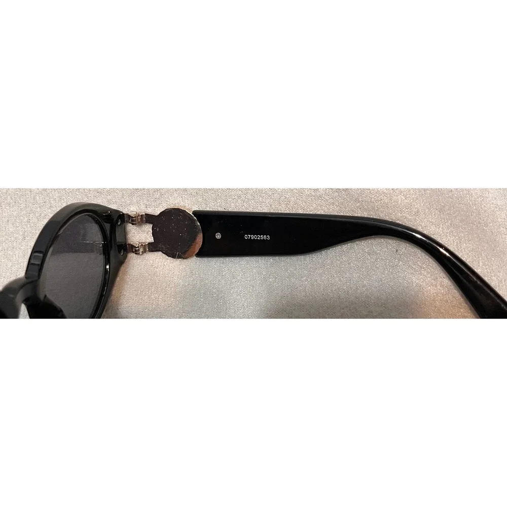 ASOS‎ Black Oval Sunglasses Gold Medallion Temple Retro 90s Style 07902563